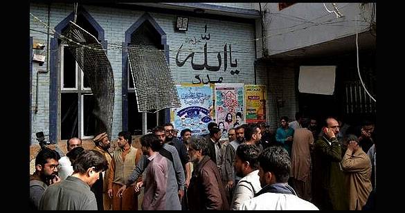 पाकिस्तान: पेशावर में मस्जिद के अंदर ब्‍लास्‍ट, 17 लोगों की मौत और 83 घायल