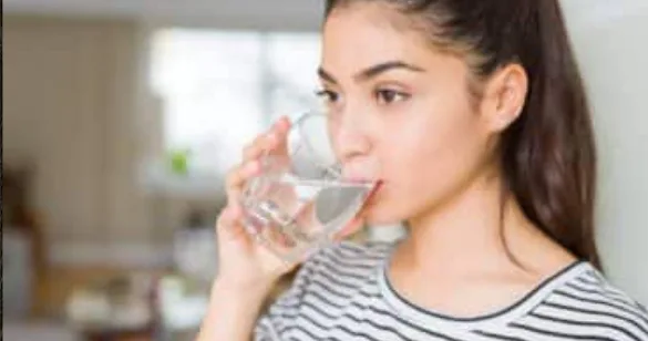ज्यादा पानी पीने से शरीर में दर्द-ऐंठन व बिगड़ता है पाचन भी