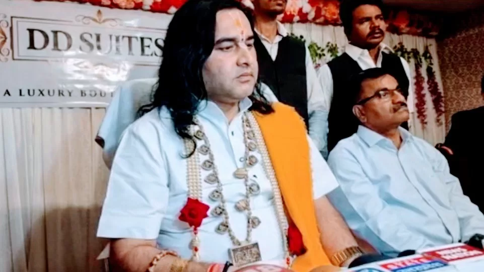 Agra News: जामा मस्जिद की सीढ़ियां खोद निकाली जाए केशवदेव प्रतिमा, देवकीनंदन ठाकुर ने आगरा में वाद किया दायर