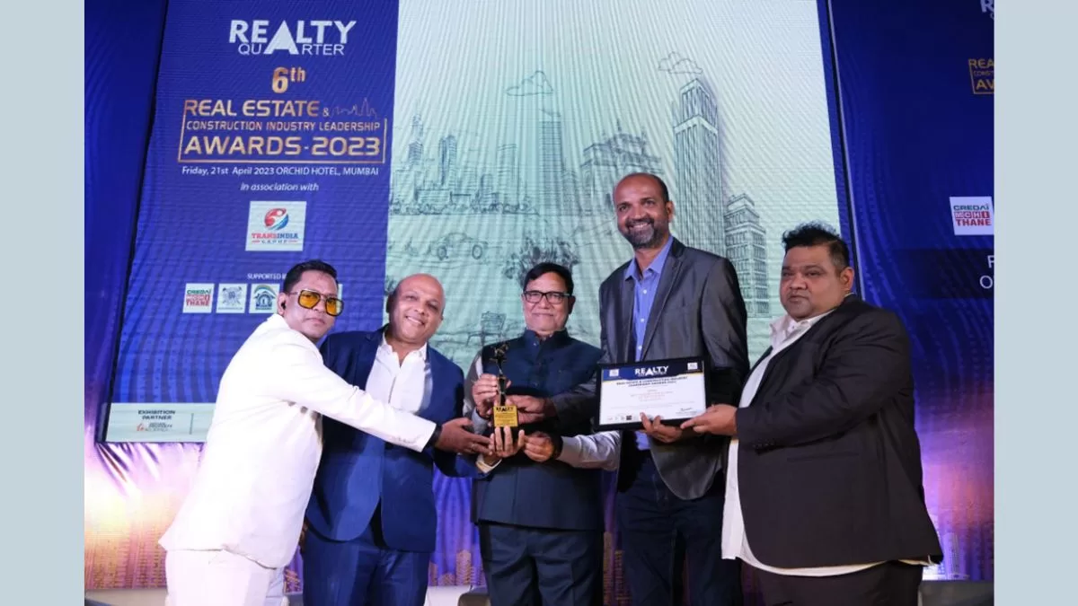 Best Quality Construction Award by Realty Quarters 2023 – Atharv Lifestyle