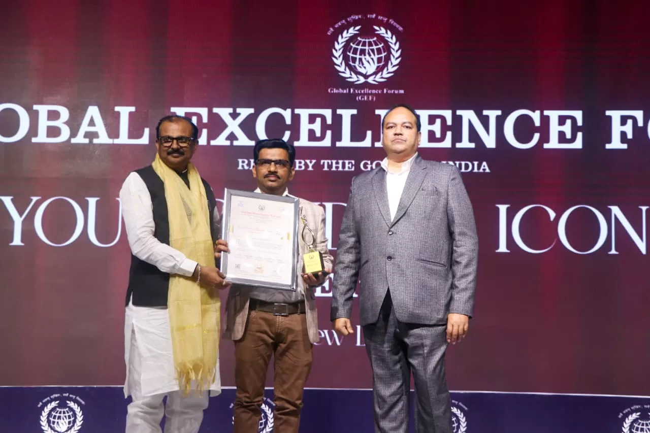 Court commissioner Dr. Santosh S. Raut receives Indian Icon Award 2023