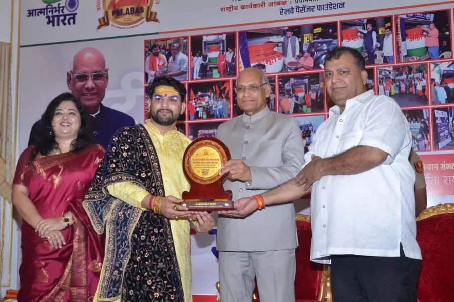 Renowned Vastu Consultant Parduman Suri Honored with Best Vastu Consultant of India Award by Governor of Maharashtra