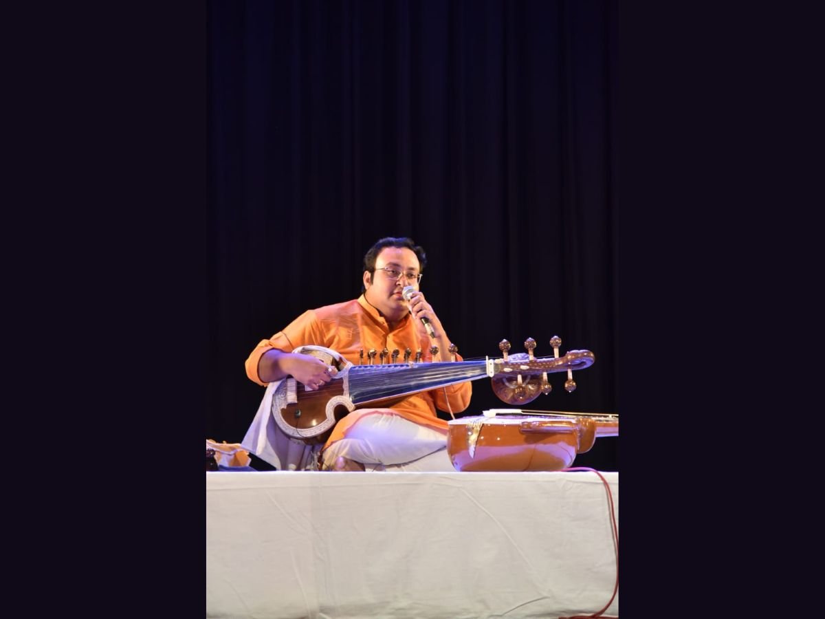 Joydeep Mukherjee: The young maestro embracing the art of musical brilliance, intricate compositions & Majestic melodies