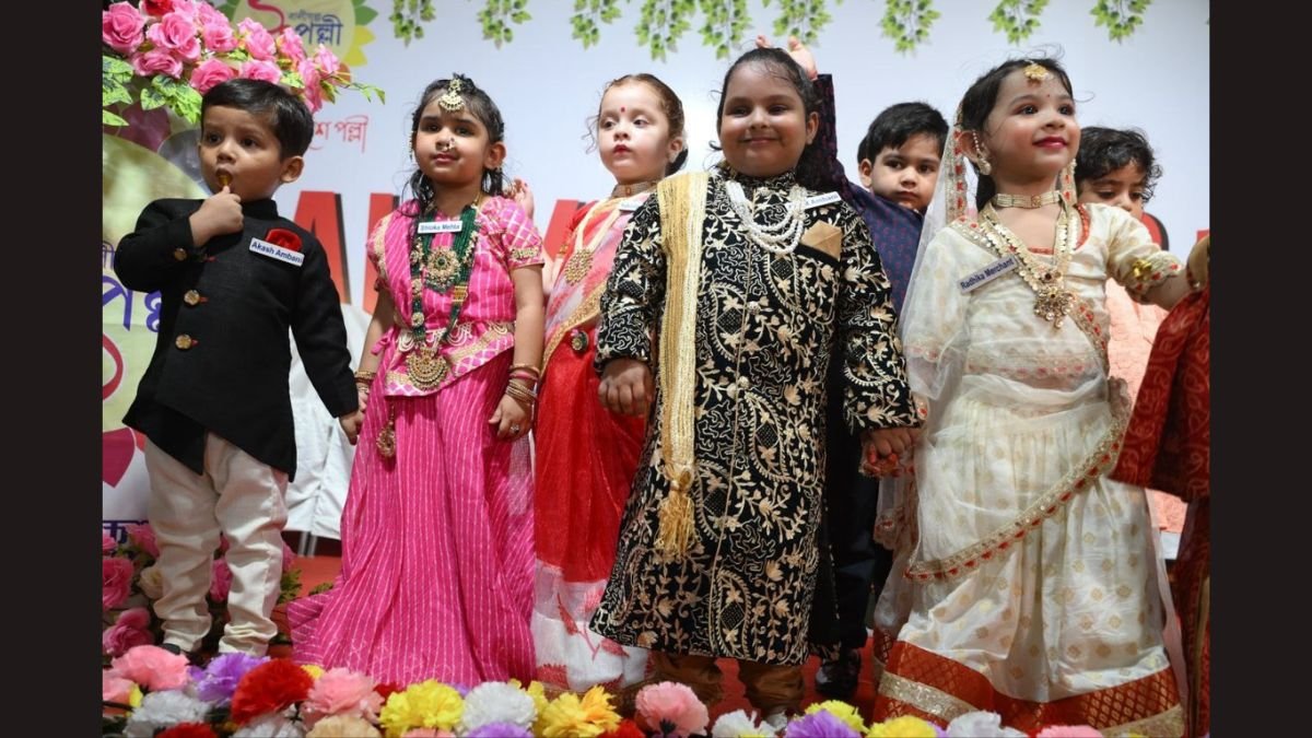 Kolkata’s 21 Palli Ballygunge performs Khunti Puja as a run up to the Durga puja festivities