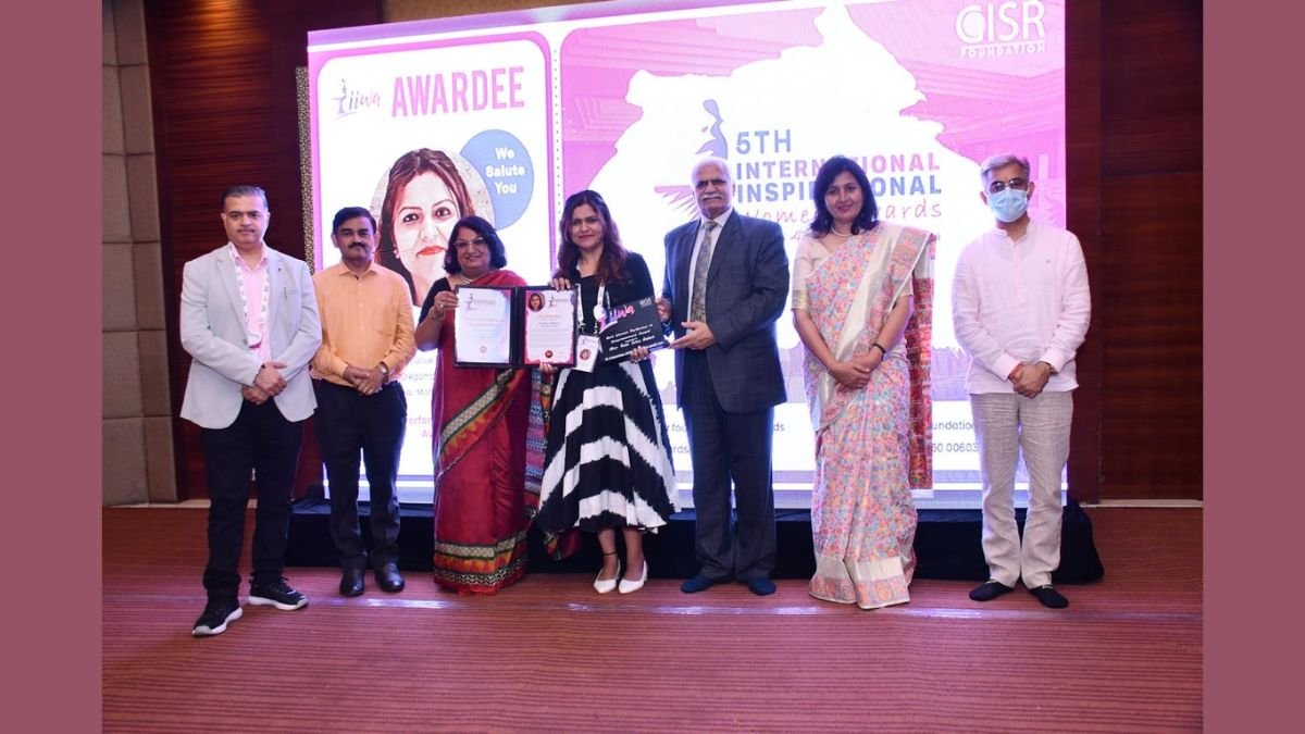 Rati Satu Galani Honoured with the “Best Women Performer in Entertainment” Award at IIWA 2024