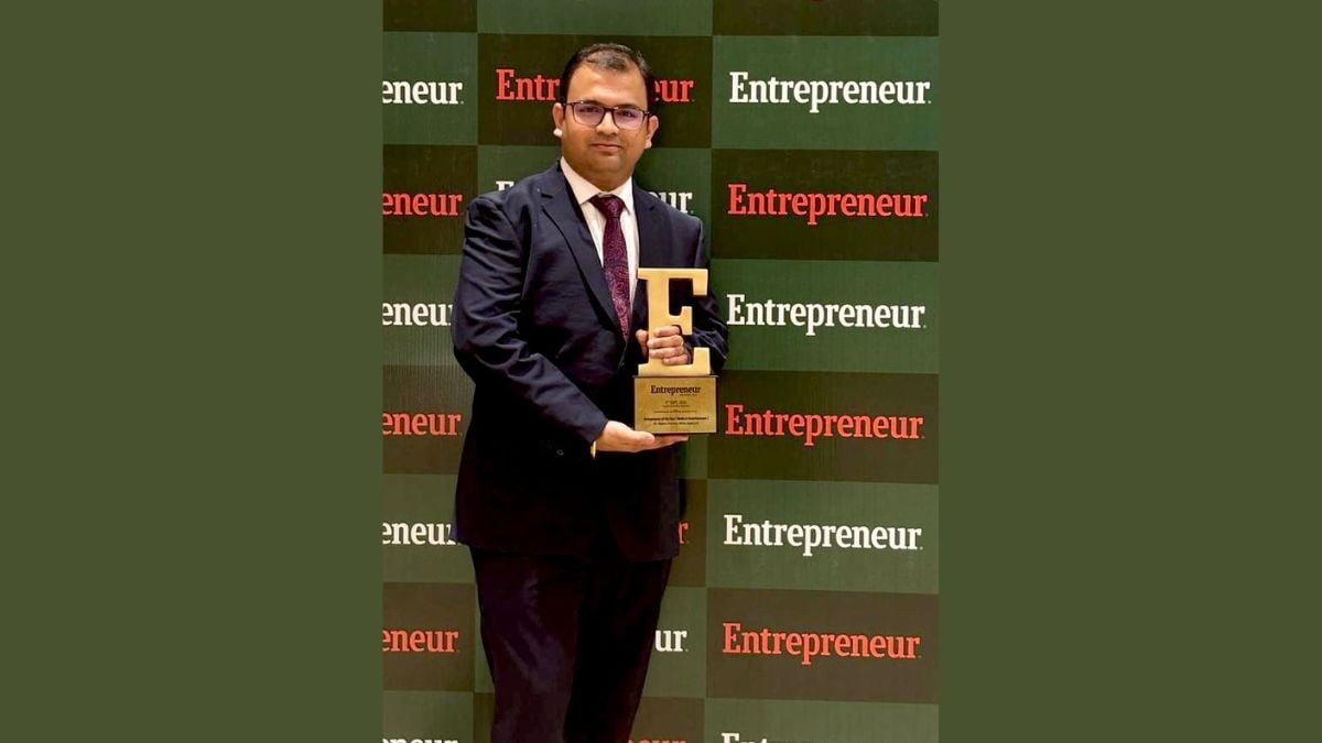 WhiteApple LLP Founder Rajeev Rastogi Wins 2024 Entrepreneur of the Year Award for Media & Entertainment