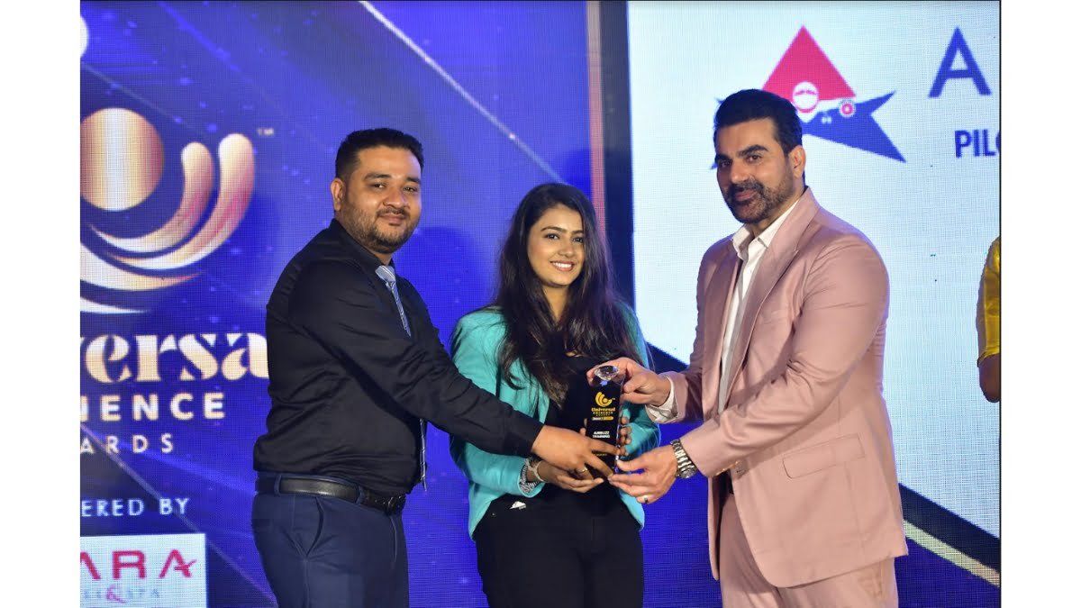 AiRBUZZ Wins Universal Eminence Award for Best Pilot Training Academy in Mumbai