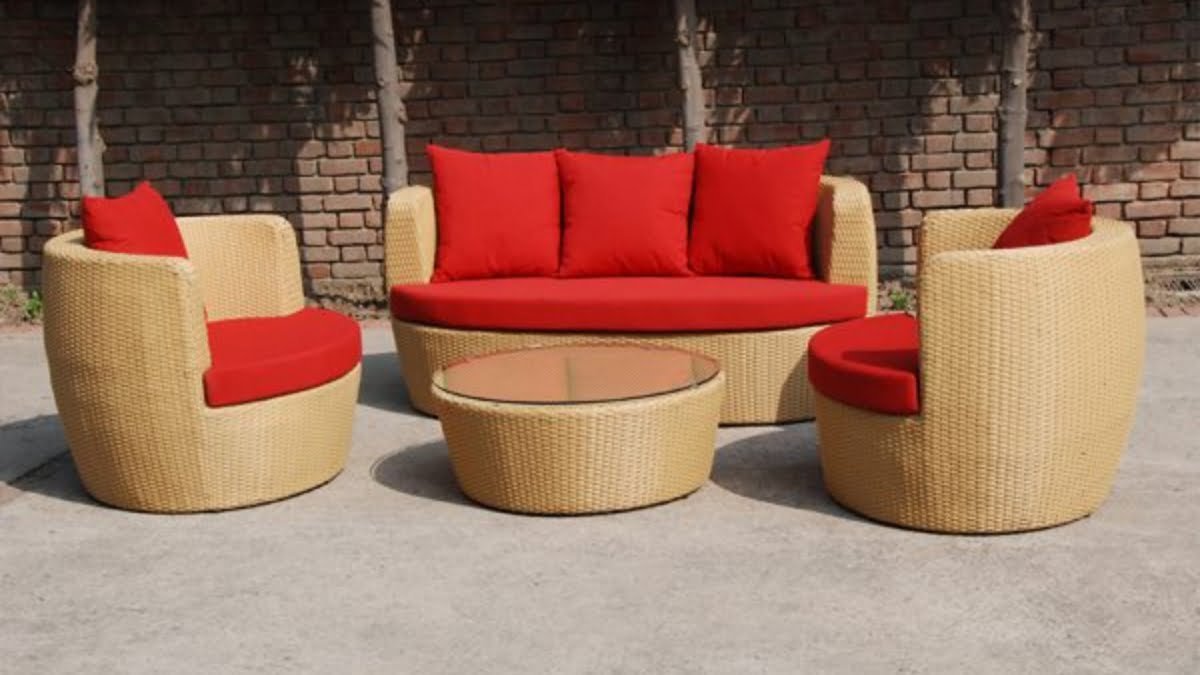 How to Choose Outdoor Furniture that Compliments Your Space