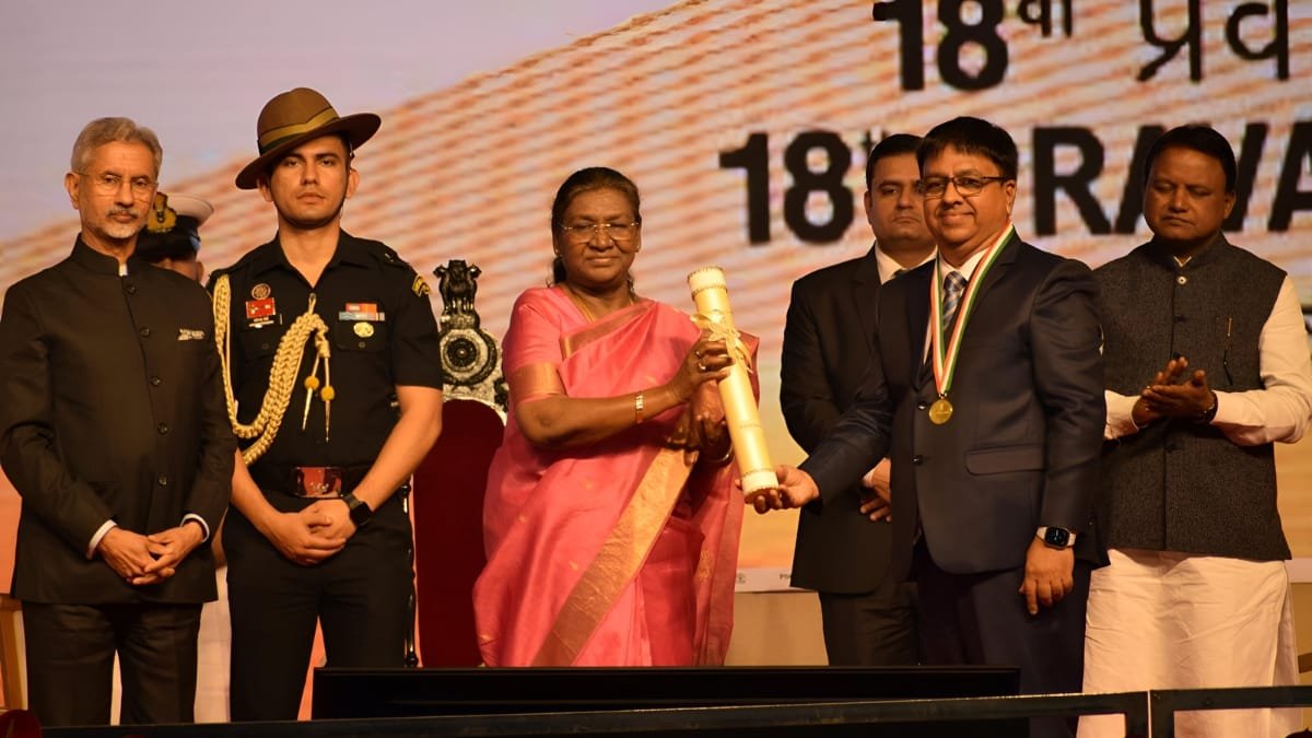 Singapore-Based Entrepreneur Mr. Atul Temurnikar, Felicitated with India’s Pravasi Bhartiya Samman Award 2025