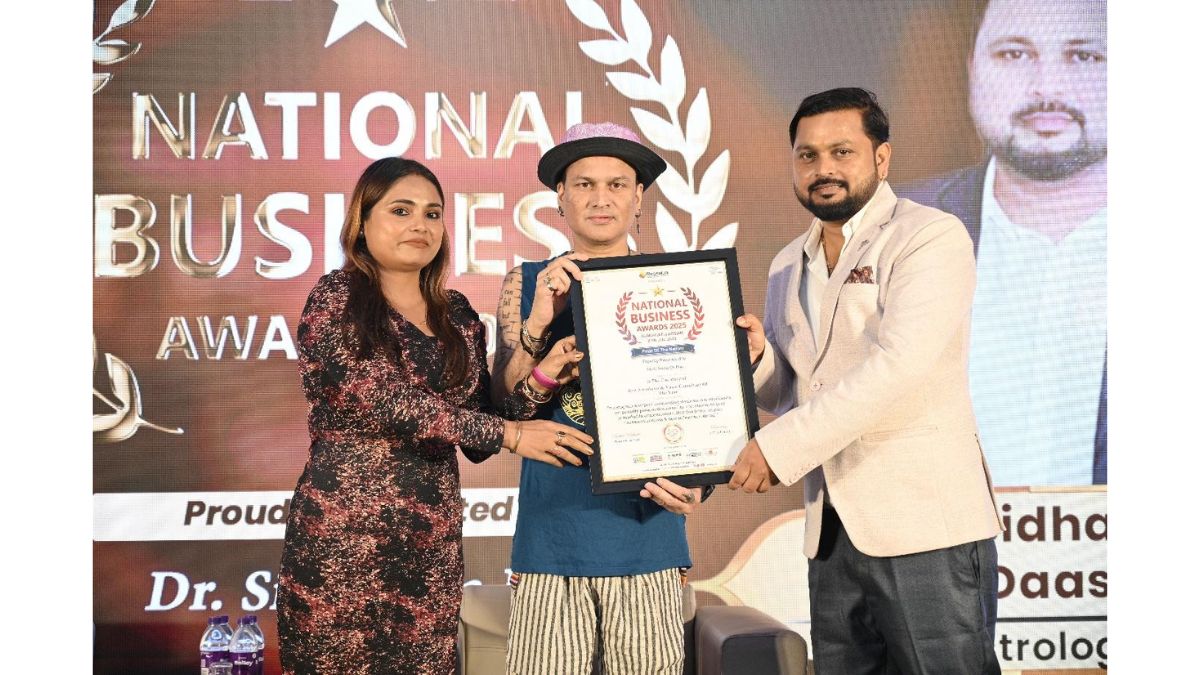 Dr. Sidhartha Daas Recognized as Best Astrologer and Vastu Consultant of the Year at National Business Awards 2025